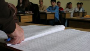 A CRESCUT ABANDONUL ŞCOLAR. PESTE 300 DE ELEVI NU AU MERS LA LICEU