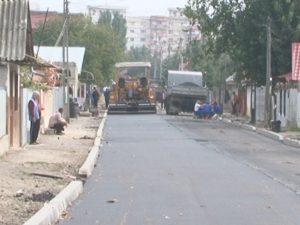 PLOMBE NOI LA CARII VECHI. SE ASTUPĂ GROPILE PE STRADA AL. MARGHILOMAN
