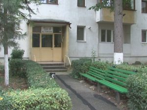 CONTROVERSA BĂNCILOR. UNII LE DORESC, ALŢII VOR SĂ SCAPE DE ELE