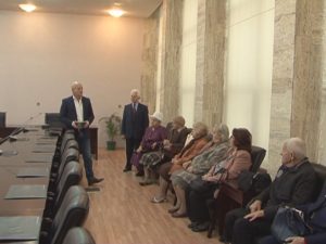 CADOURI DE ANIVERSARE. PERSOANELE DE VÂRSTA A TREIA OMAGIATE LA CONSILIUL JUDEŢEAN
