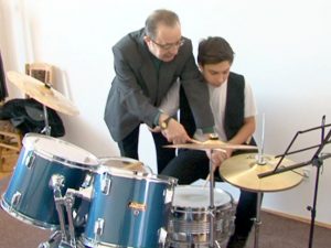 LOCURI OCUPATE LA ŞCOALA POPULARĂ. 400 DE LEI TAXA ANUALĂ DE STUDIU