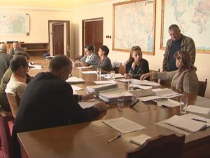 FONDUL FUNCIAR LA URGENŢĂ. COMISIA TREBUIE SĂ REZOLVE RESTANŢELE PE 5 LUNI