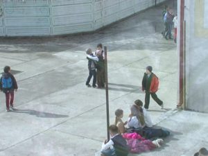 UN ELEV PROBLEMĂ. COLEGII SE TEM DE EL DIN CAUZA COMPORTAMENTULUI AGRESIV