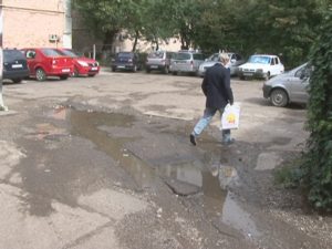 CÂND PLOUĂ, APARE BALTA. CONSECINŢĂ A UNEI LUCRĂRI DE MÂNTUIALĂ A URBIS SERV