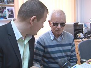 LECŢIE DE VIAŢĂ, EXEMPLU DE TENACITATE. “ÎNFRUNTÎND VIAŢA” - CARTE LANSATĂ DE UN PROFESOR ORB ŞI SURDOMUT.