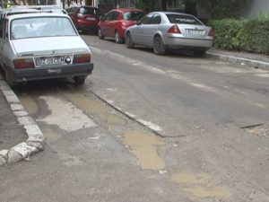 NOROI ŞI ZGOMOT PE ALEEA VIITORULUI. PRIMĂRIA PROMITE CĂ PÂNĂ ÎN NOIEMBRIE SE VA ASFALTA