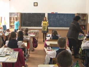 ”SACUL GALBEN” S-A ÎNTORS ÎN ŞCOLI. ELEVII DE LA ION CREANGĂ, PROVOCAŢI SĂ RECICLEZE