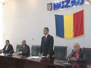 NOUL SUBPREFECT A DEPUS JURĂMÂNTUL. ARE MULT DE MUNCĂ, SUTE DE ACTE TREBUIE VERIFICATE ŞI SEMNATE