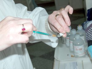 ÎNCEPE VACCINAREA ANTIGRIPALĂ. DOAR 4.600 DE DOZE PENTRU BUZOIENI