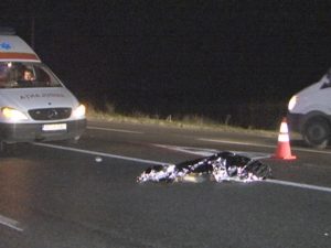 NOAPTEA TRAVERSĂRILOR MORTALE. DOI PIETONI IMPRUDENŢI, IZBIŢI DE MAŞINI PE DN2 E85