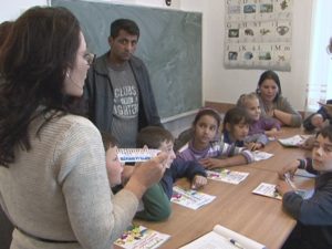 CURSURI DE IGIENĂ PENTRU COPIII DIN PÎRSCOV. PROIECT AL ASOCIAŢIEI CRUCEA PORTOCALIE LA CENTRUL DE ZI