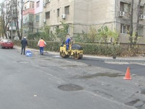 GURI DE CANAL CU 20 DE CM MAI JOS. PROBLEME PE STR. COLUMBELOR, DUPĂ ASFALTARE