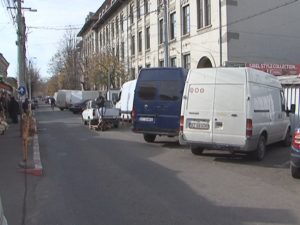 PARCARE FĂRĂ DUBE. PARCARE PENTRU CLIENŢII PIEŢEI, PE STR. INDEPENDENŢEI