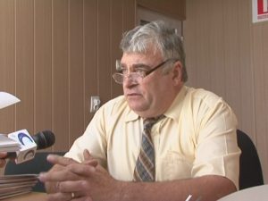 ŞEFUL FONDULUI LOCATIV REFUZĂ DEMISIA. A FOST CONDAMNAT DEFINITIV DUPĂ CE I-A DAT FIULUI LOCUINŢĂ ANL