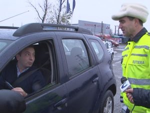SEZONUL CAUCIUCURILOR DE IARNĂ. ACŢIUNE DE INFORMARE A POLIŢIEI RUTIERE