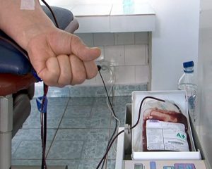 NUMĂR TRIPLU DE DONATORI LA CENTRUL DE TRANSFUZII. BUZOIENII, SOLIDARI CU VICTIMELE TRAGEDIEI DE LA ”COLECTIV”