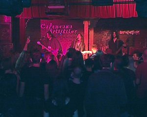 CONCERT ROCK LA BUZĂU, FĂRĂ AUTORIZAŢIE DE LA ISU. POMPIERII AU DAT AMENDĂ, PATRONUL ZICE CĂ NU-I BAI