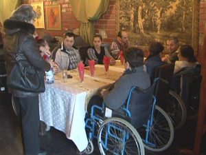 “RIDICĂ-TE ŞI UMBLĂ” - SPRIJIN PENTRU PERSOANELE CU HANDICAP