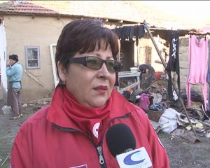 CRUCEA ROŞIE, ÎN SPRIJINUL NĂPĂSTUIŢILOR. AJUTOARE PENTRU O FAMILIE RĂMASĂ FĂRĂ CASĂ