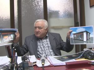 REPLICĂ LA REPLICĂ. PUNCT DE INFORMARE TURISTICĂ CONTROVERSAT