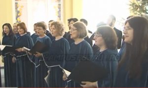 REGAL DE COLINDE LA CLM. ALEŞII LOCALI AU FOST COLINDAŢI DE CORUL „LYRA”