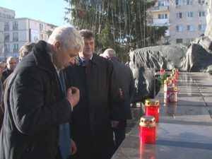ZIUA CELOR UITAŢI. EROII REVOLUŢIEI AU FOST COMEMORAŢI LA BUZĂU