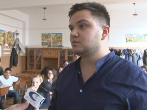 POLIŢIA VORBIRII. CARTE ÎNDREPTAR SCRISĂ DE PROFESORUL ŞI JURNALISTUL COSMIN ŞONTICĂ