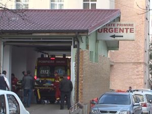 CRĂCIUN CU PERIPEŢII. AU MÎNCAT ŞI-AU BĂUT PÎNĂ AU AJUNS LA SPITAL