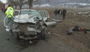 PATRU MORŢI NEVINOVAŢI. UN PUŞTI DE 18 ANI A INTRAT CU DUBA PE CONTRASENS