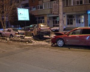 VITEZĂ, NEATENŢIE SAU ALCOOL? MATIZ PARCAT, FĂCUT PRAF DE UN ŞOFER TERIBILIST