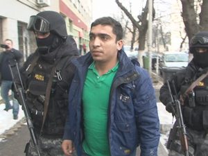 S-AU BĂTUT CU BÂTE ŞI SĂBII LA DISCOTECĂ. 6 PERSOANE AU FOST REŢINUTE, 16 AUDIATE
