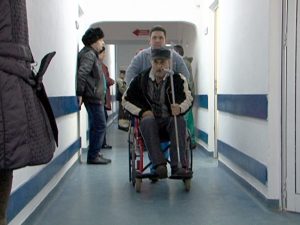 AGLOMERAŢIE LA ORTOPEDIE, DUPĂ DOAR DOUĂ ZILE DE GHEŢUŞ
