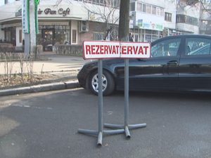 NOI DETALII DESPRE PARCĂRILE REZERVATE. URBIS-UL ÎNCASEAZĂ CHIRIE PENTRU CÂTEVA LOCURI DE PARCARE