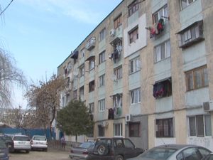FACTURI DE 5 MILIOANE LA APĂ. PĂŢANIA UNOR LOCATARI DIN BLOCUL DUCTIL
