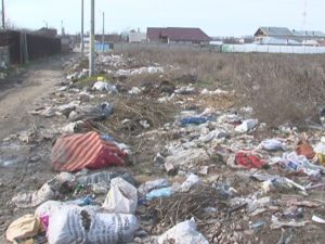 O ULIŢĂ CU NUME FRUMOS ŞI CU ASPECT GROAZNIC. FERIŢI-VĂ SĂ INTRAŢI PE STRADA CERBULUI. E MIZERIE ŞI PUTE