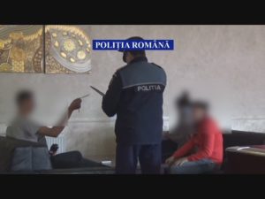 LA BAR ÎN LOC DE ŞCOALĂ. POLIŢIŞTII AU DAT DE 80 DE ADOLESCENŢI