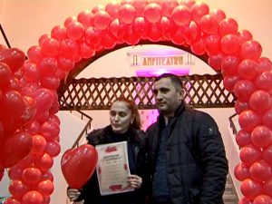 CĂSĂTORII LA MINUT. BUZOIENII AU SĂRBĂTORIT DRAGOBETELE ÎNTR-UN MARE STIL