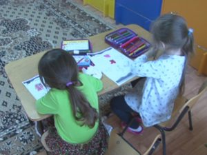 STIMULENT DE 50 DE LEI PENTRU COPIII SĂRACI. TICHETUL ESTE CONDIŢIONAT DE PREZENŢA ZILNICĂ LA GRĂDINIŢĂ