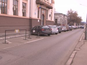 SE ÎNCHIRIAZĂ LOCURI DE PARCARE. PERSOANELE JURIDICE POT FACE SOLICITĂRI CĂTRE URBIS SERV