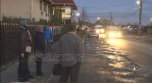 AU ÎNTÂRZIAT LA SERVICIU. VEHICULELE DE TRANSPORT N-AU PUTUT PRELUA TOŢI CĂLĂTORII DIN MĂRĂCINENI