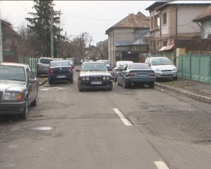 O STRADĂ OCUPATĂ CU RABLE. POLIŢIŞTII LOCALI CAUTĂ SOLUŢII PENTRU ELIBERAREA STRĂZII