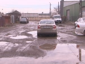 UN NOU GHETOU DIN BUZĂU. BĂLŢI, NOROAIE ŞI GUNOAIE PE STRADA HAIDUCULUI