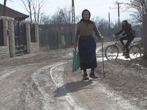 SĂTENII DIN GOMOEŞTI CER ASFALT SPRE SPĂTARU. CONSTANTIN MOISE, PRIMAR: „VOM ASFALTA ÎN ACEASTĂ PRIMĂVARĂ”