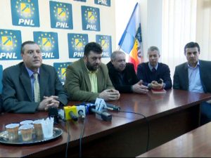 SITUAŢIE TENSIONATĂ LA PNL BUZĂU. ACTIVUL DE PARTID NU–I VREA (ŞEFI) PE V. ION ŞI AD. MOCANU