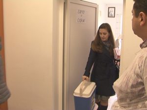 18 ELEVI, DE URGENŢĂ, LA SPITAL, DUPA CE AU MANCAT LAPTELE ŞI CORNUL