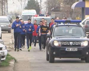 JANDARMUL ANULUI A POPOSIT LA BUZĂU. ALEARGĂ ÎN MEMORIA VICTIMELOR ATENTATELOR TERORISTE