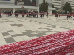 A VENIT MĂRŢIŞORUL GIGANT. A FOST DESFĂŞURAT, PUŢIN, ÎN PIAŢA DACIA