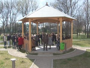 PICNIC FRANCOFON LA VILA ALBATROS. COVRIGI DE BUZĂU ŞI VERSURI FRANŢUZEŞTI ÎN FORMAT JAPONEZ