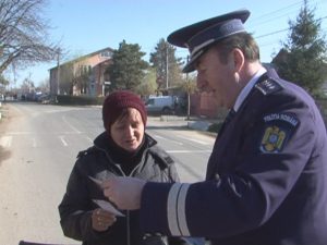 DIN POARTĂ ÎN POARTĂ. POLIŢIŞTII AU VIZITAT COMUNELE MEREI, ULMENI ŞI PIETROASELE
