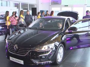 BIJUTERII PE PATRU ROŢI, LA BUZĂU. NOILE MODELE RENAULT MEGANE ŞI TALISMAN, PRIN GENERAL AUTOCOM
